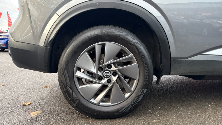 Nissan Qashqai 1.3 DiG-T MH Acenta Premium 5dr Petrol Hatchback